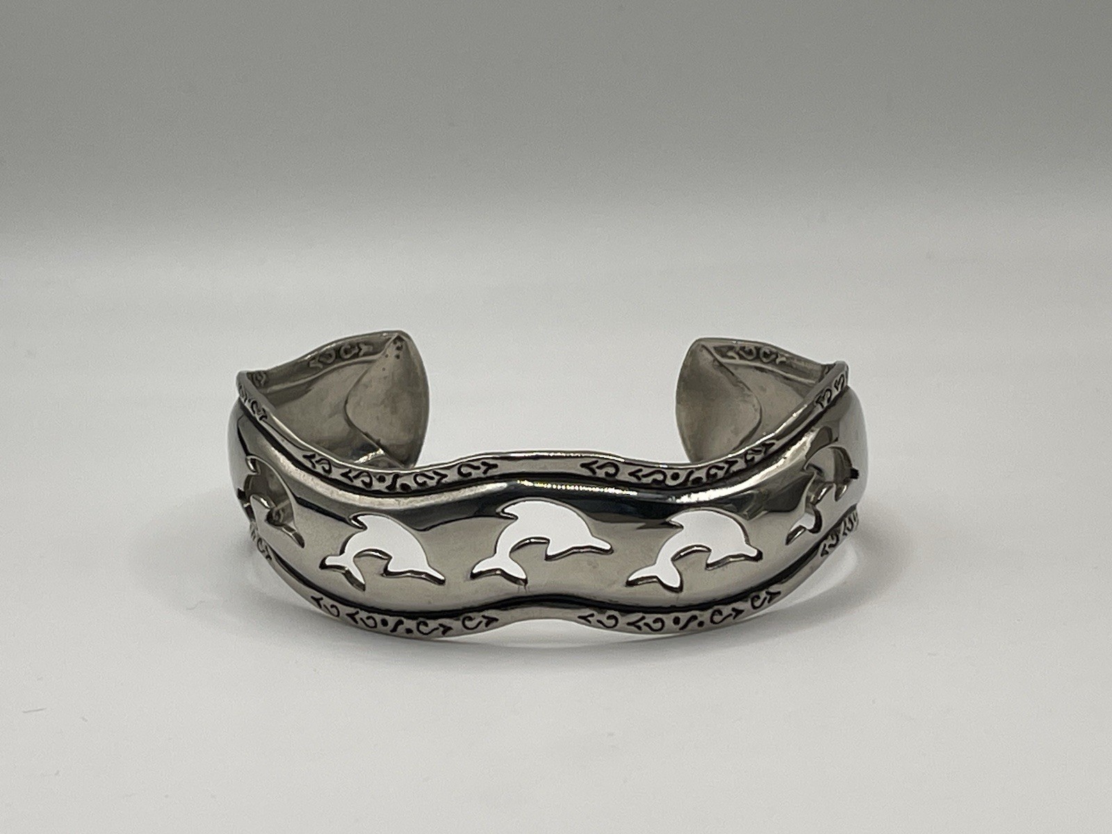 Beautiful Cuff Bracelet Silver Tone Openwork Dolphins 3/4″ Wide x 2 1/4″ Across