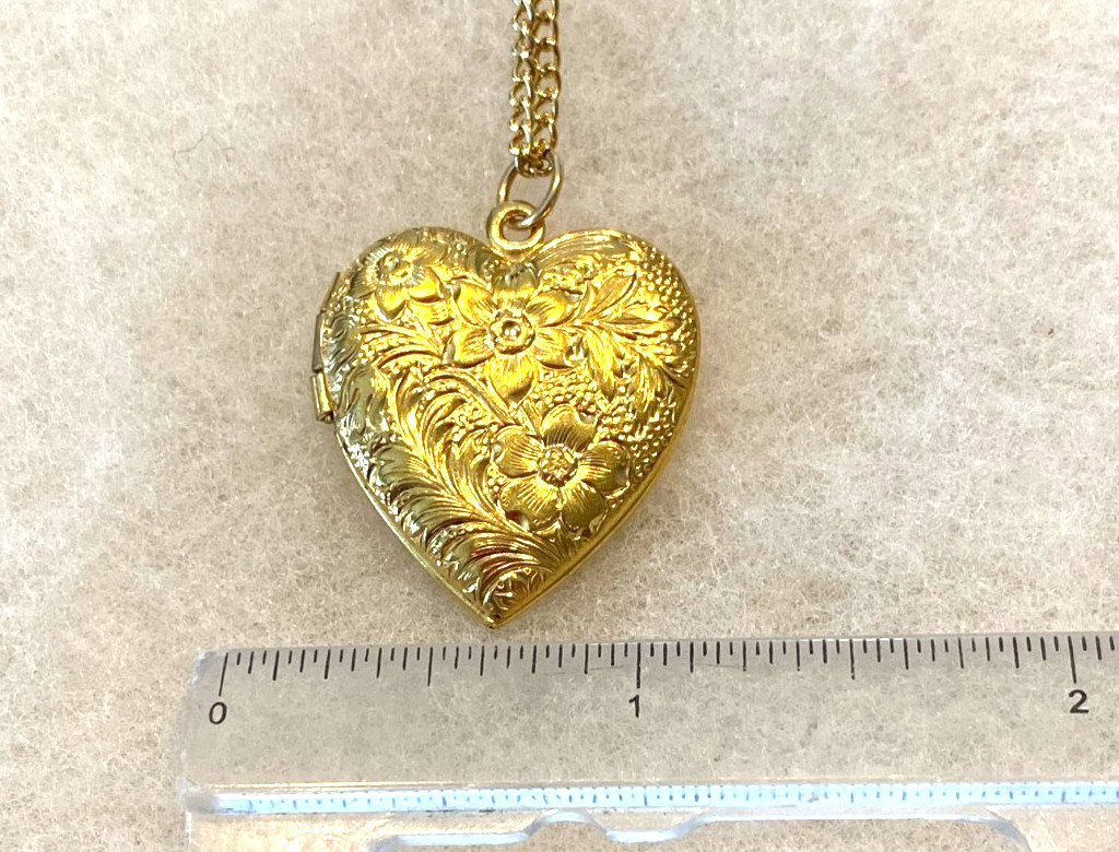 Goldtone Floral Costume Heart Locket on 18 Inch Chain