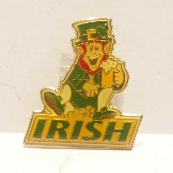 Vintage St Paddys Day Drinking Leprechaun Beer Mug Pin Gold Tone Metal Kitsch