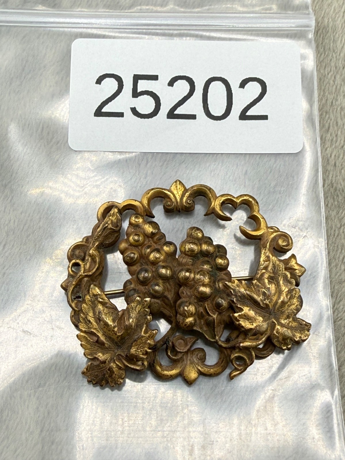 Vintage Brooch Gold Tone Grape Leaf Cluster