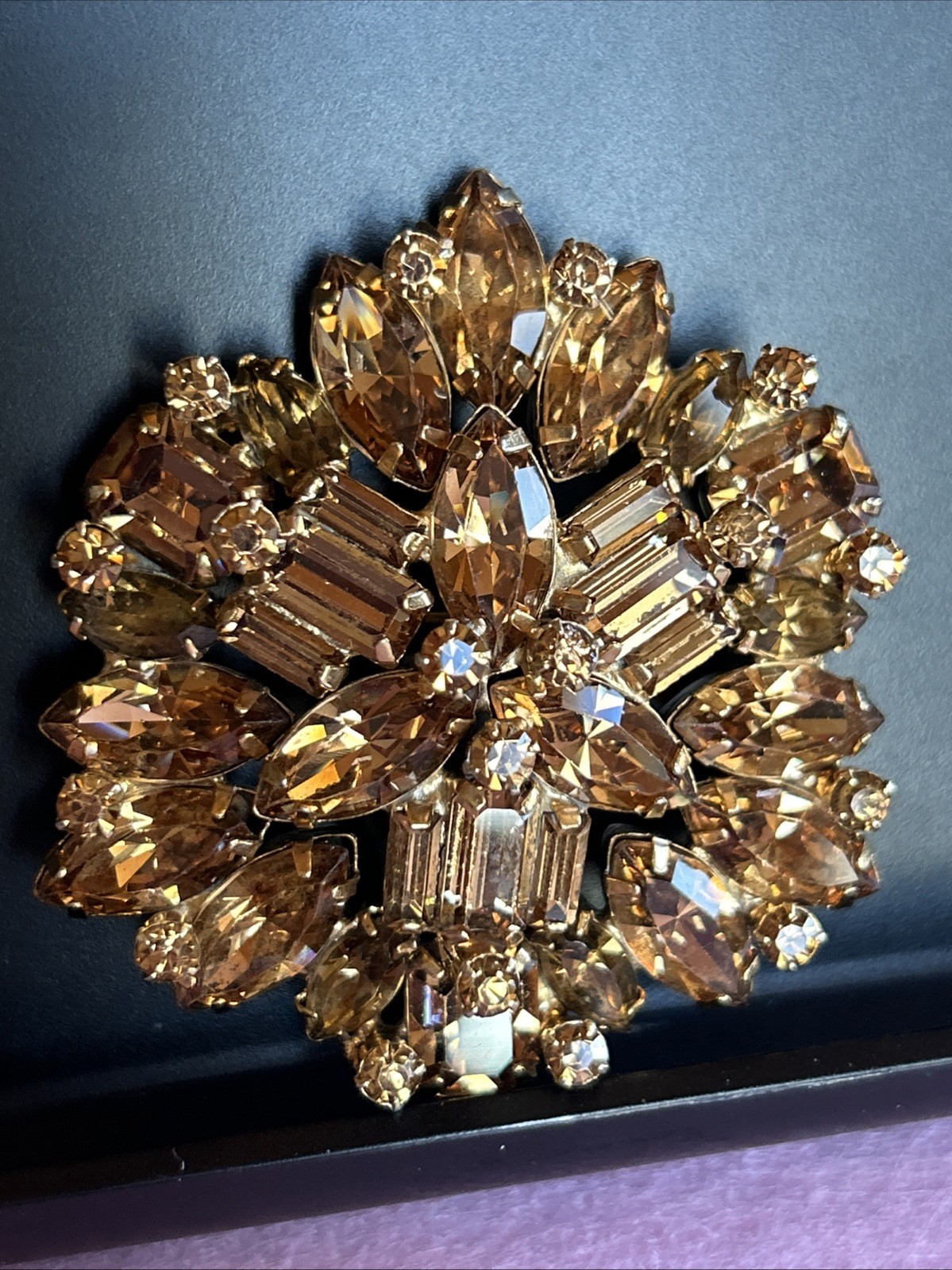 RARE STUNNING WEISS Gold PLATE Tiered Baguette Champagne Stones Brooch Pin