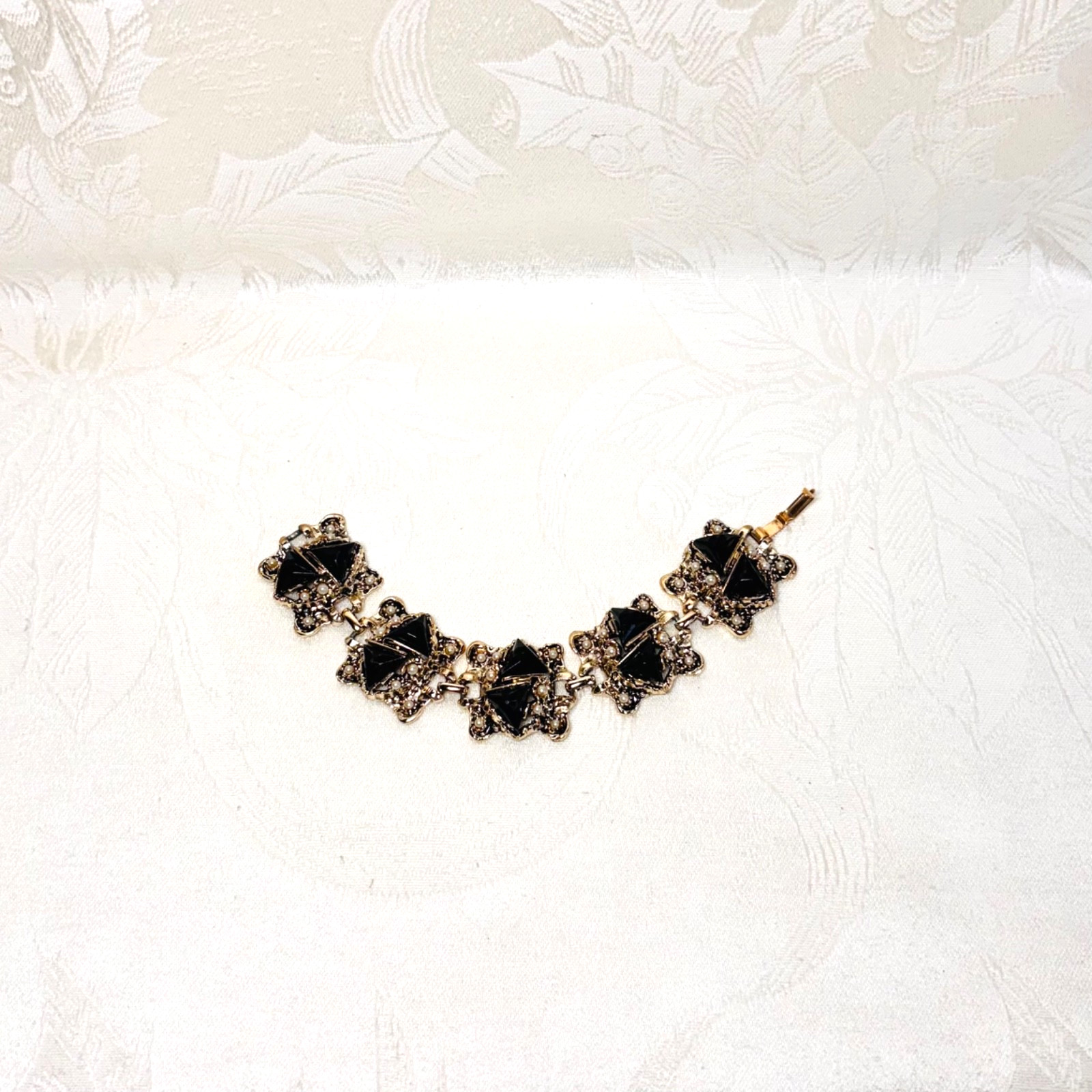 BRACELET black faux gem faux pearl silvertone metal link fold over clasp vintage