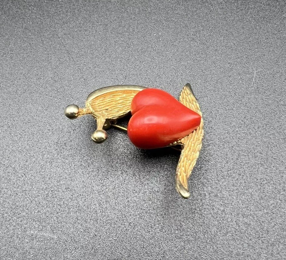 Figural Brooch Gold Tone Snail Red Heart Shell Pin Nautical Mermaidcore Costume