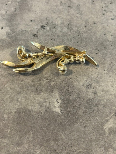 Vintage Gold Tone Leaves with Faux Pearls Brooch Pin