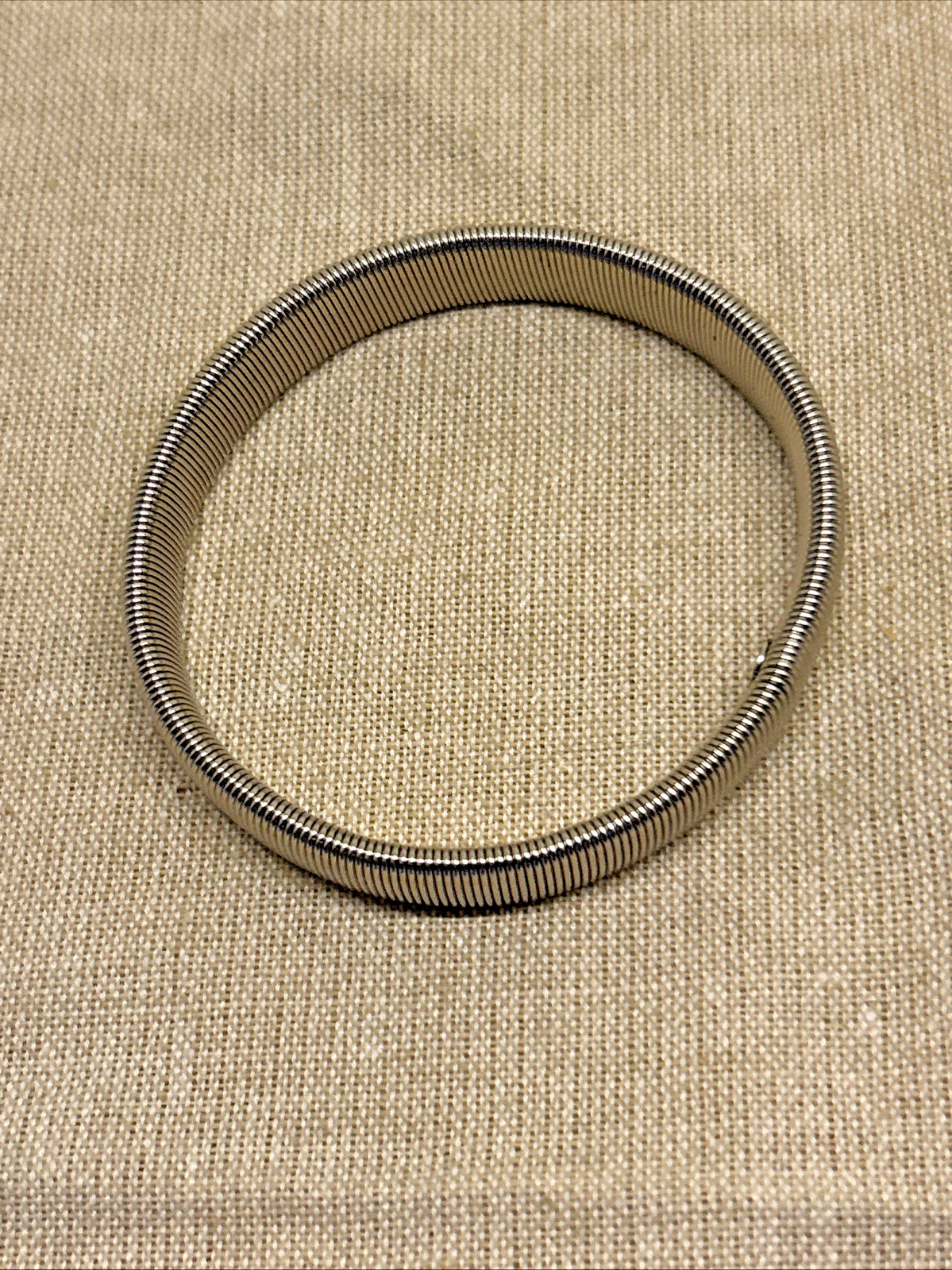 Vintage Silver Tone Metal Slinky Expansion Bracelet Stretch Spring Coil 7 3/4 In