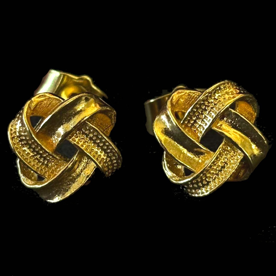 Vintage Stud Earrings Gold-plated (NOT SURE) Gold Tone marked ‘999’, 10×10 mm