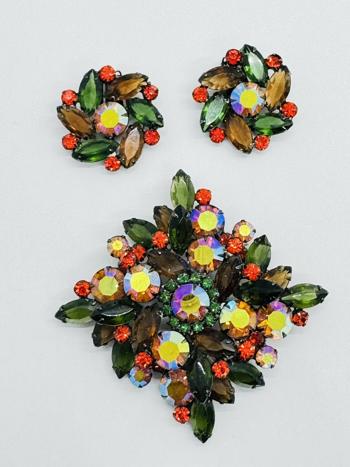 Vintage Juliana Delizza and Elster Brooch and Clip Earrings Set Multicolor