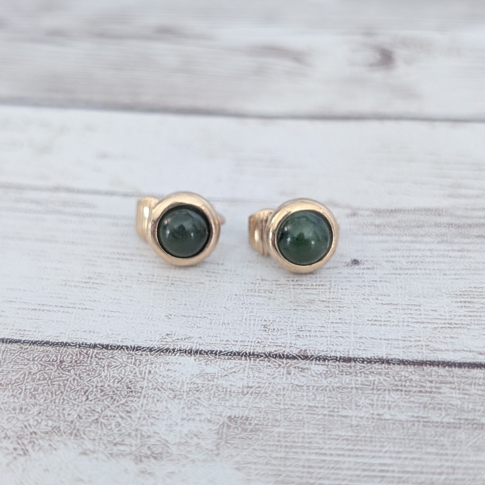 Vintage Avon Clip On Earrings 3/8″ Dark Green & Gold Tone – Loose Clip