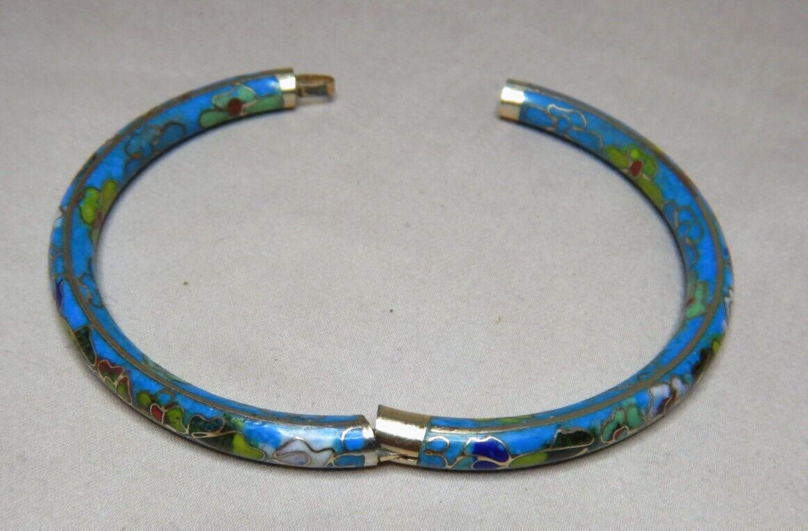 VINTAGE CHINESE BRASS AND ENAMEL CLOISONNE OPENING HINGED BANGLE 3677
