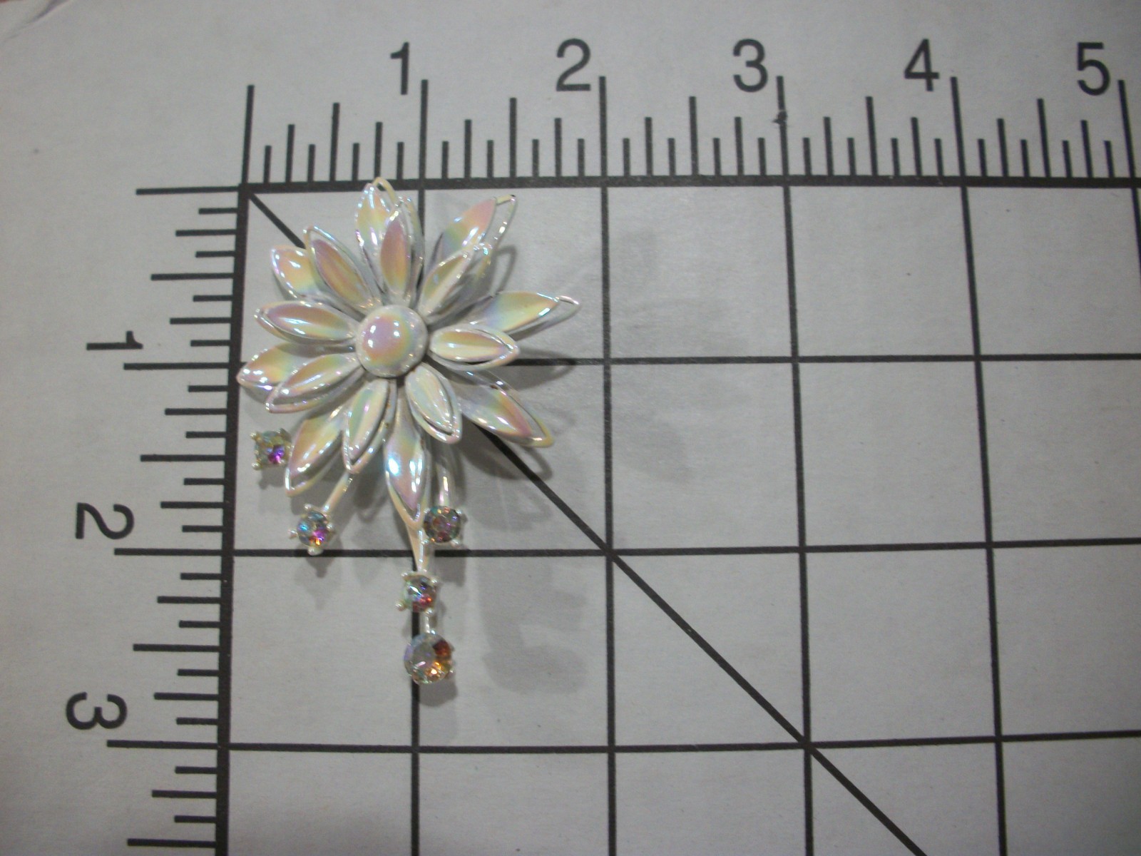 ViNTaGE MeTaL ENaMeL OMBRE PASTEL/AURORA BOREALIS RHINESTONE FLoWeR PiN/BRooCH