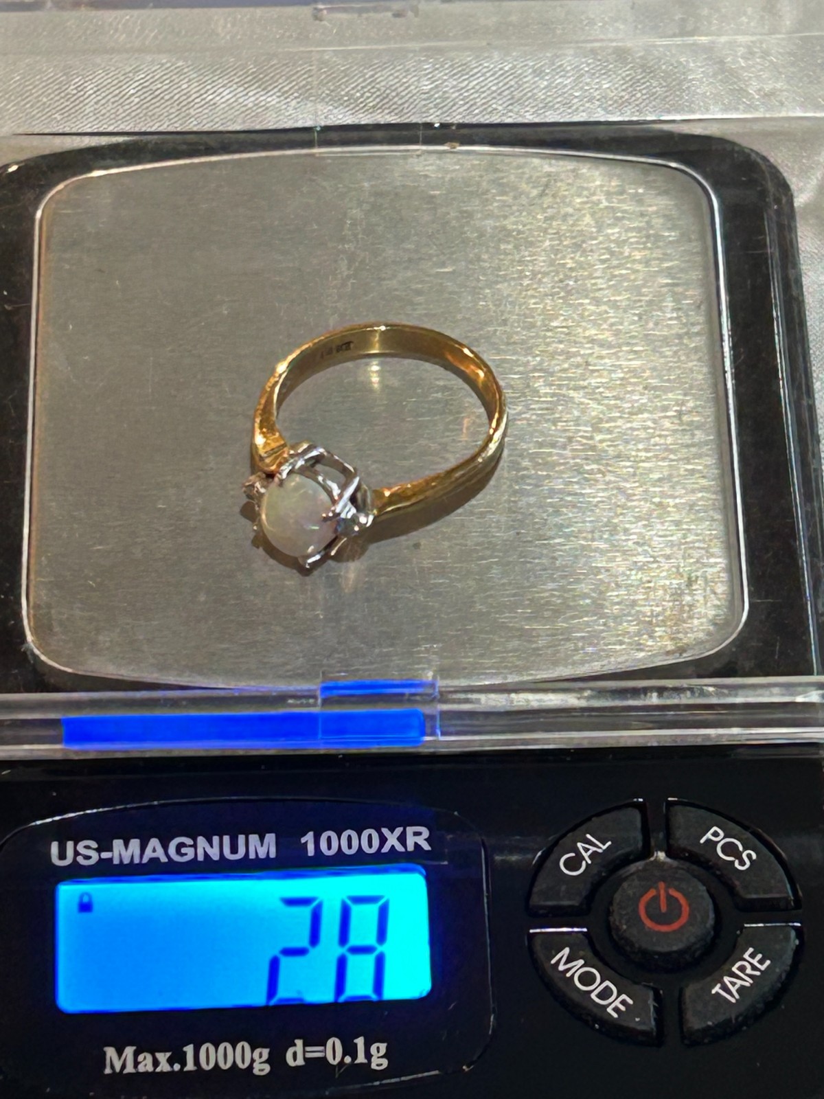 VINTAGE LADIES 14KT GOLD OPAL DAIMOND RING APROXX 6 INCH 2.8 GRAMS HAS CRAZING
