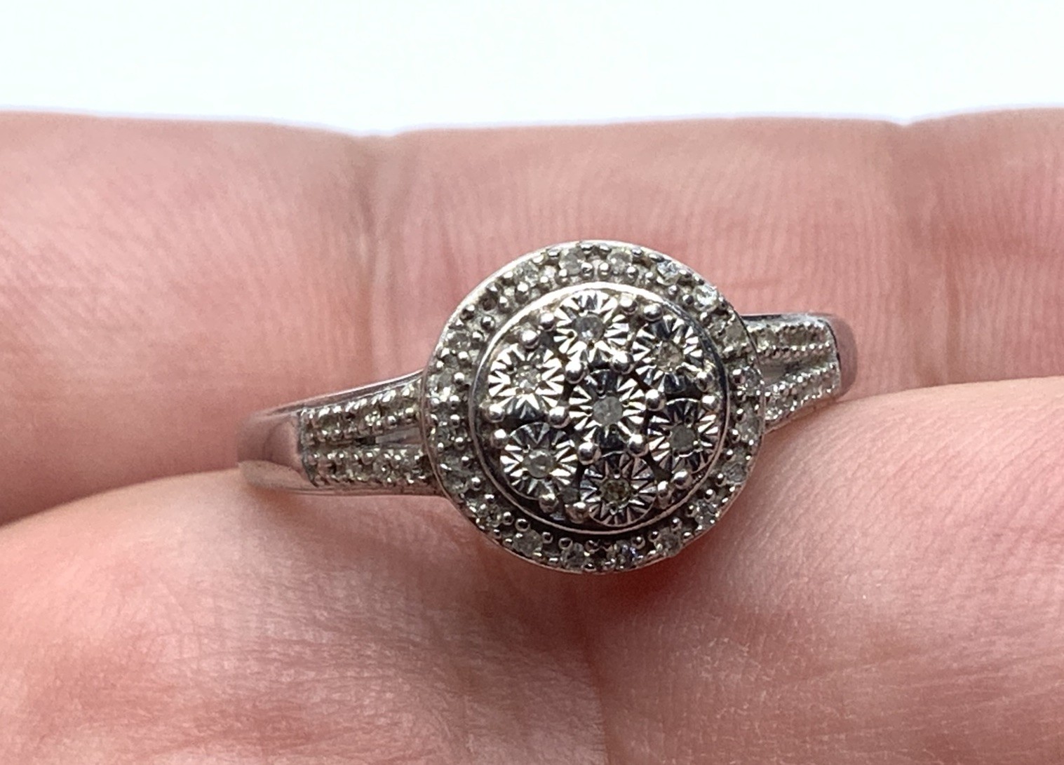 Allure Gems SK9 Sterling Silver Diamonds Cluster Halo Band Ring – Sz 7.25