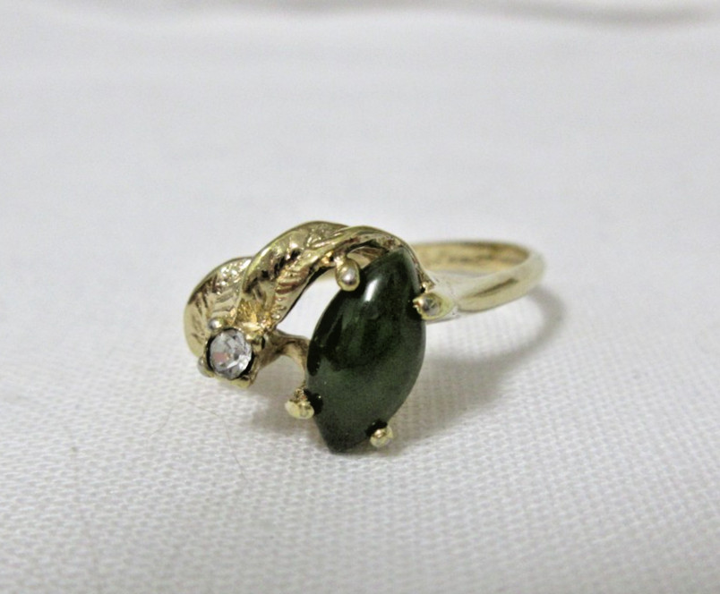 Vintage 18k HGE Jade and Cubic Zirconia Ring Size 6 3/4