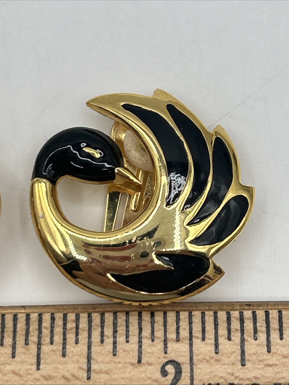 VTG “Orena Paris”? Enamel Gold Tone w/ Black Accents Swan Clip On Earrings
