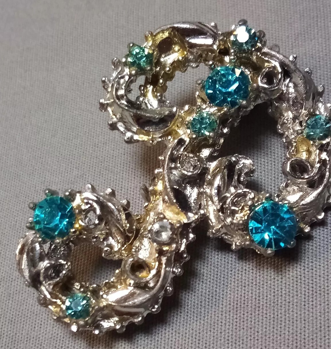 Vintage Silver Tone Metal Aqua Rhinestone Letter Monogram Initial “P” Brooch Pin