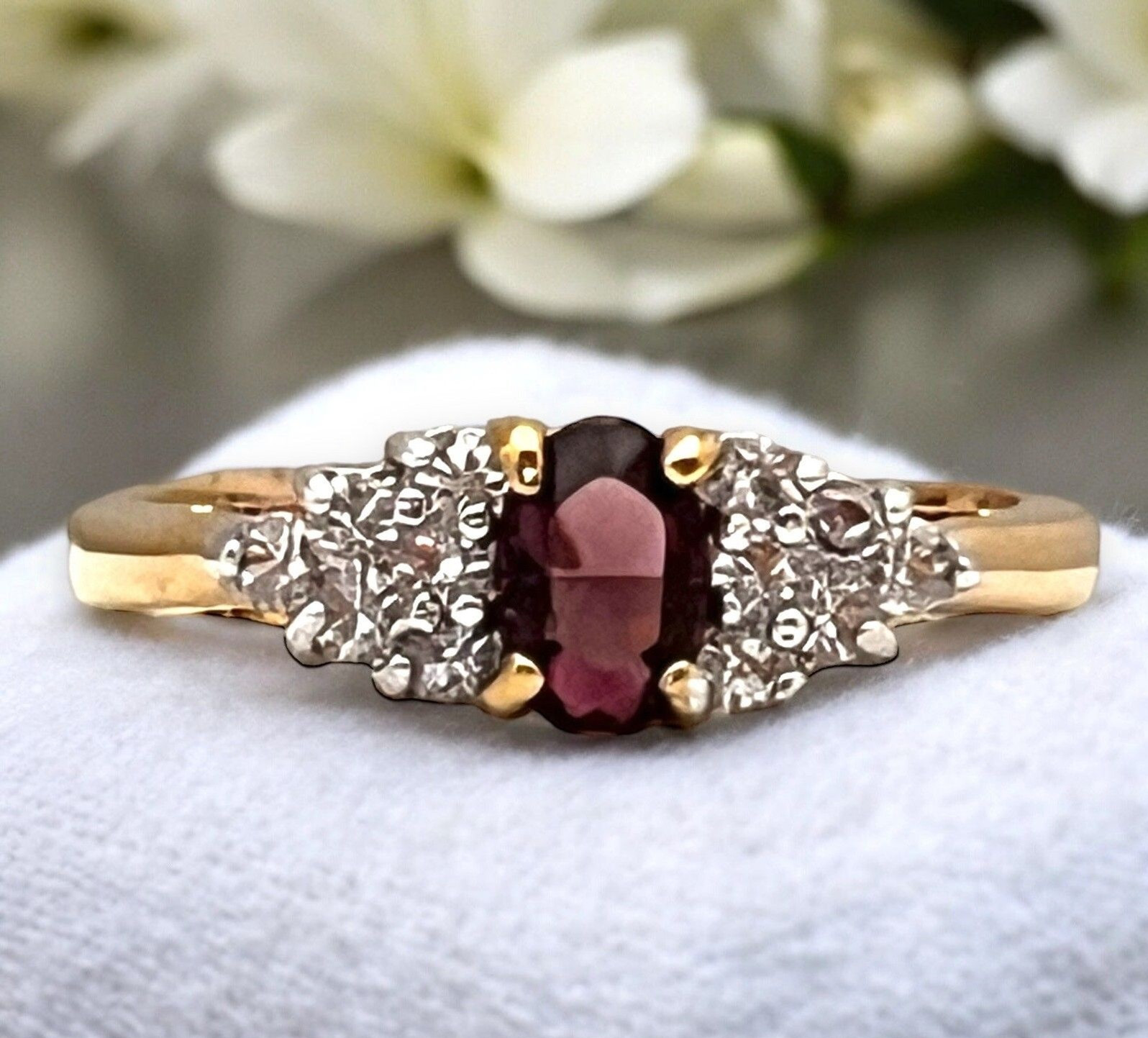 Vintage 1970s Ring Size 9 Purple CZ Cluster Prong Set Gold Plated – 14Z