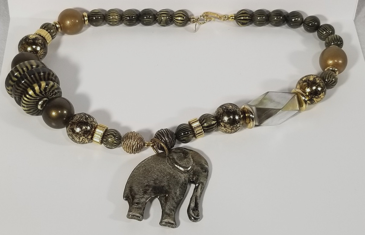 carolyn tanner elephant motif necklace safari wearable art chunky beaded vintage
