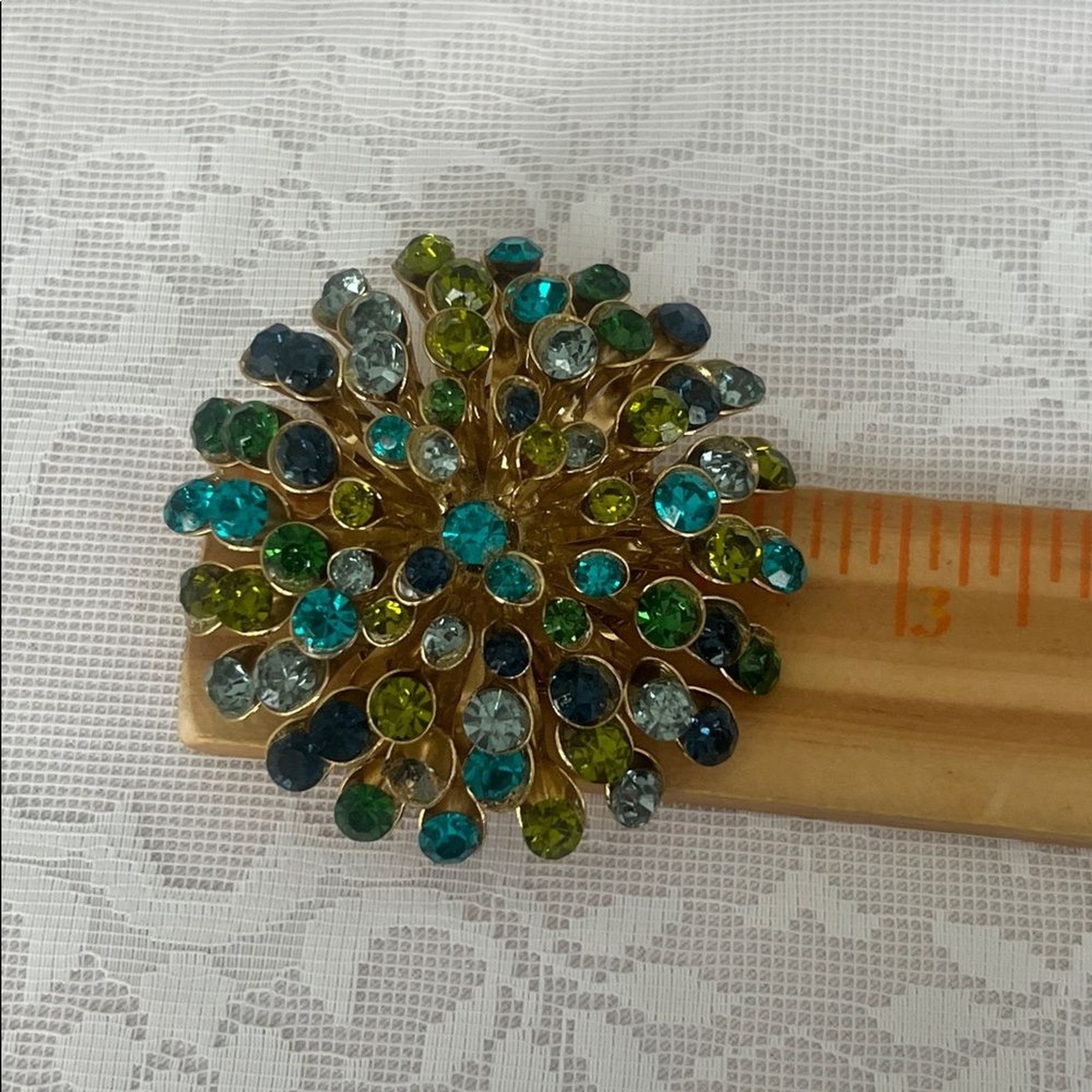 Vintage Starburst 1950/60’s dome shaped crystals brooch 2.5”unsigned