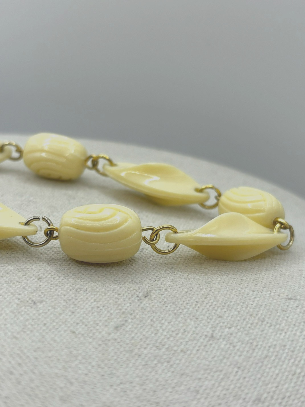 Vintage Ivory Cream Molded And Carved Bead Gold Tone Link Long Necklace 47 Inch