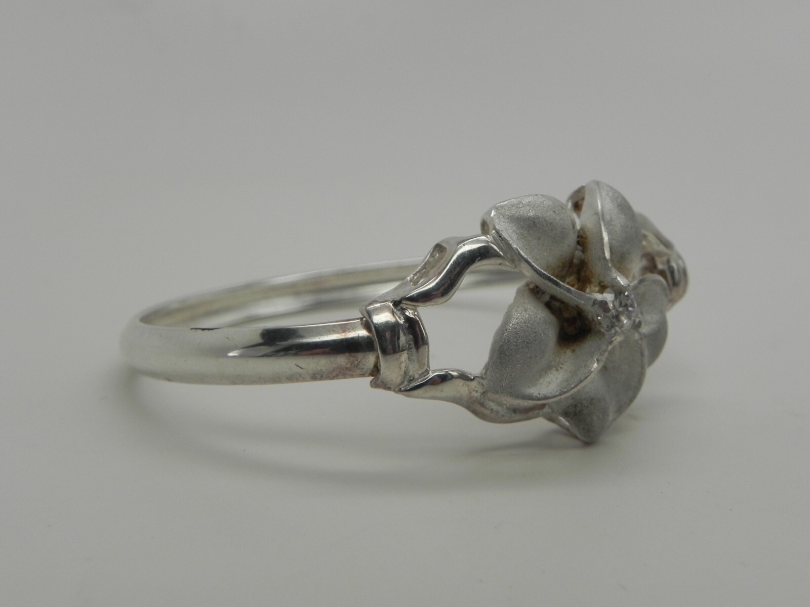 Vintage Sterling Silver Hindged Bangle Floral Bracelet 823-26
