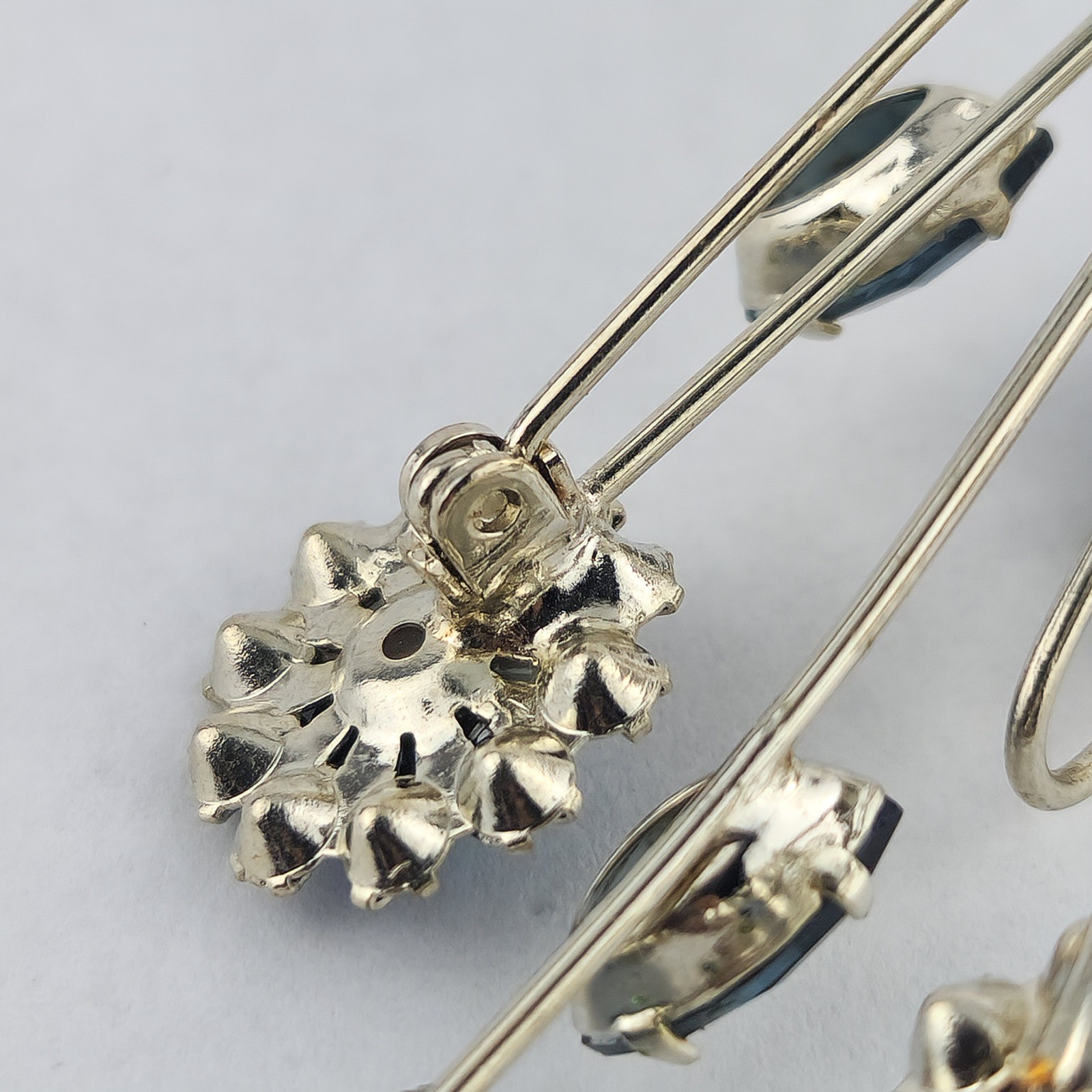 Vintage Blue Green AB Rhinestone Flower Bouquet Brooch Clip Earrings Set Atomic