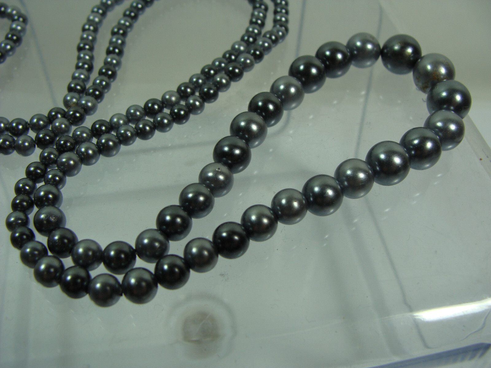 Vtg 2 Tone Gray Faux Pearls Hand Knot Tied Graduating String 27″ Long Necklace