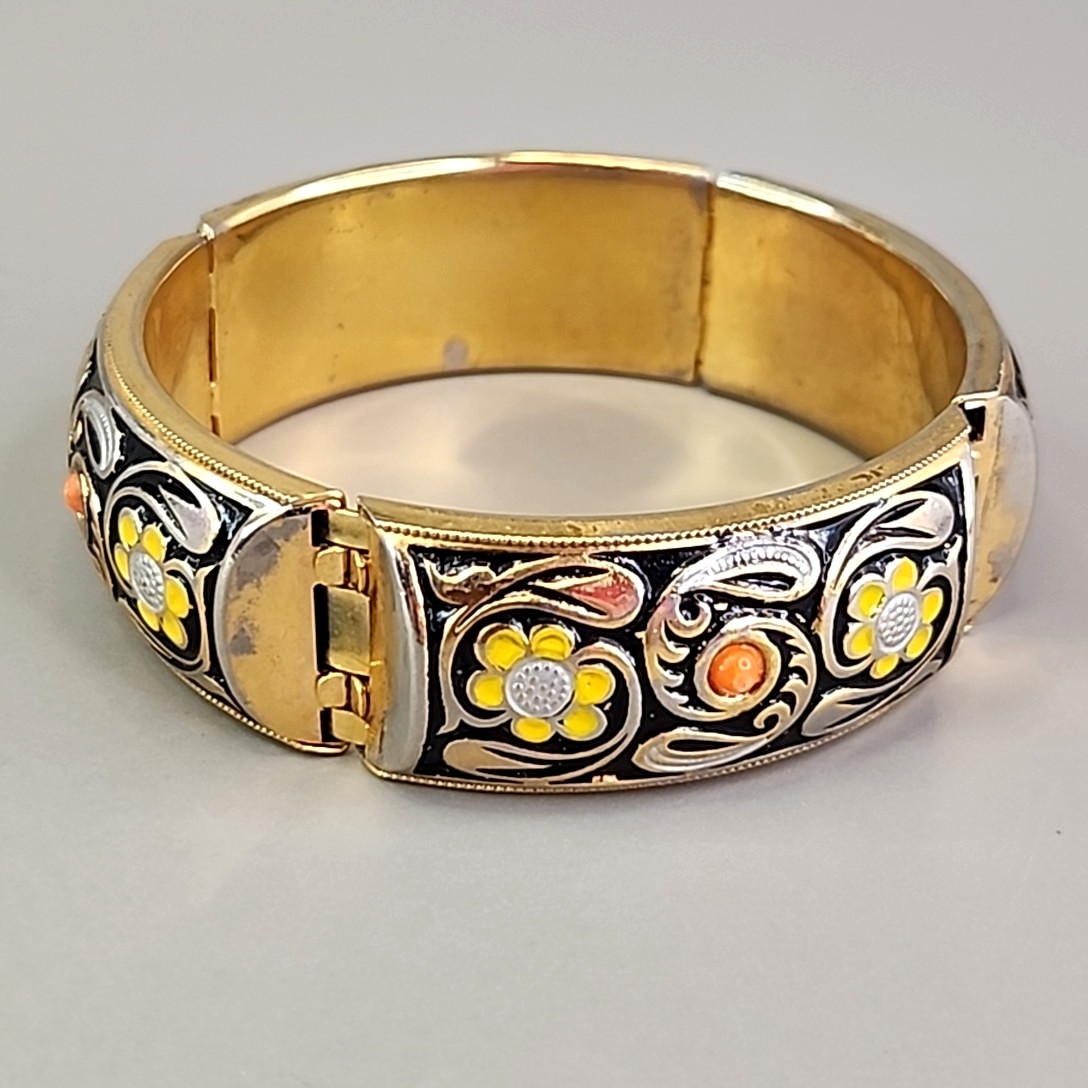 Vintage Expandable Bangle Bracelet Stretch Flower Enamel Blackened Gold Tone 7.2