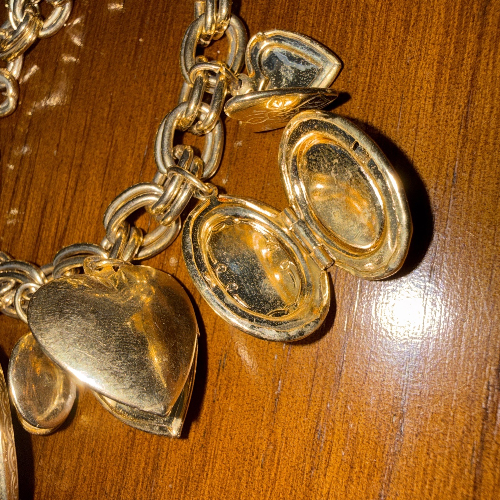 Vintage Gold tone Charm Hearts Cameos Working 11 Locket For Picture Bracelet