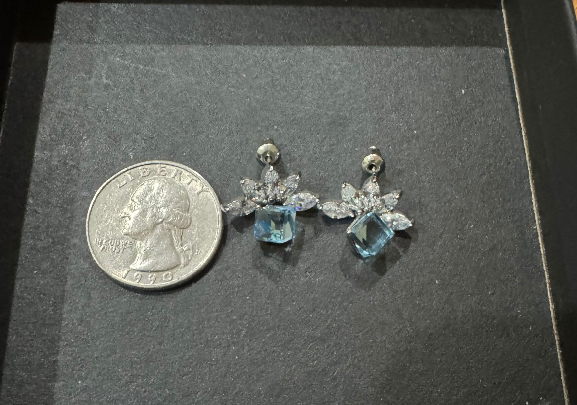 Beautiful Vintage Aquamarine Center CZ Cubic Zirconia Silver Tone Stud Earrings
