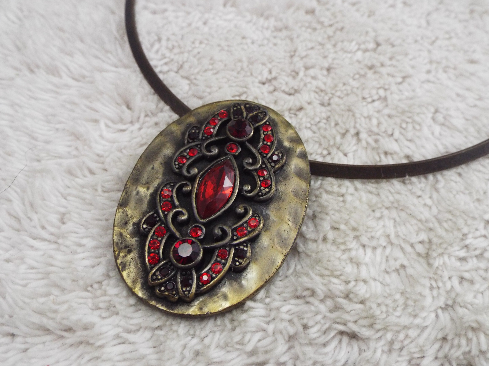 Brass-tone Red Rhinestone Pendant Collar Necklace (A13)