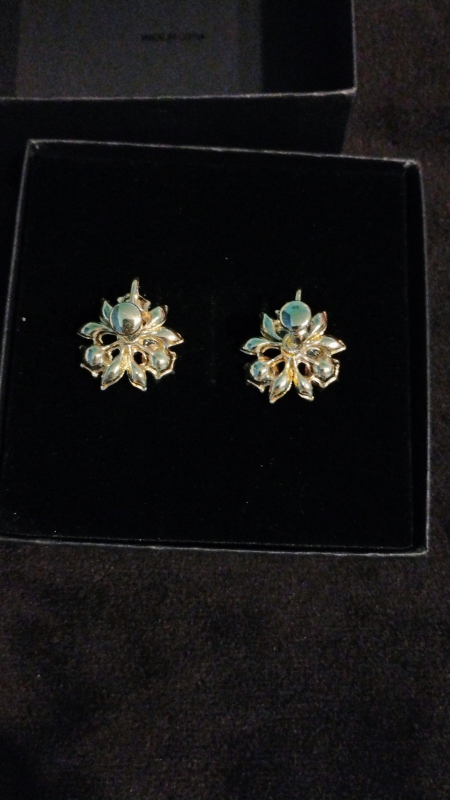 Vintage Gorgeous Vivid Emerald Green Rhinestone Silver Tone Screw Back Earrings