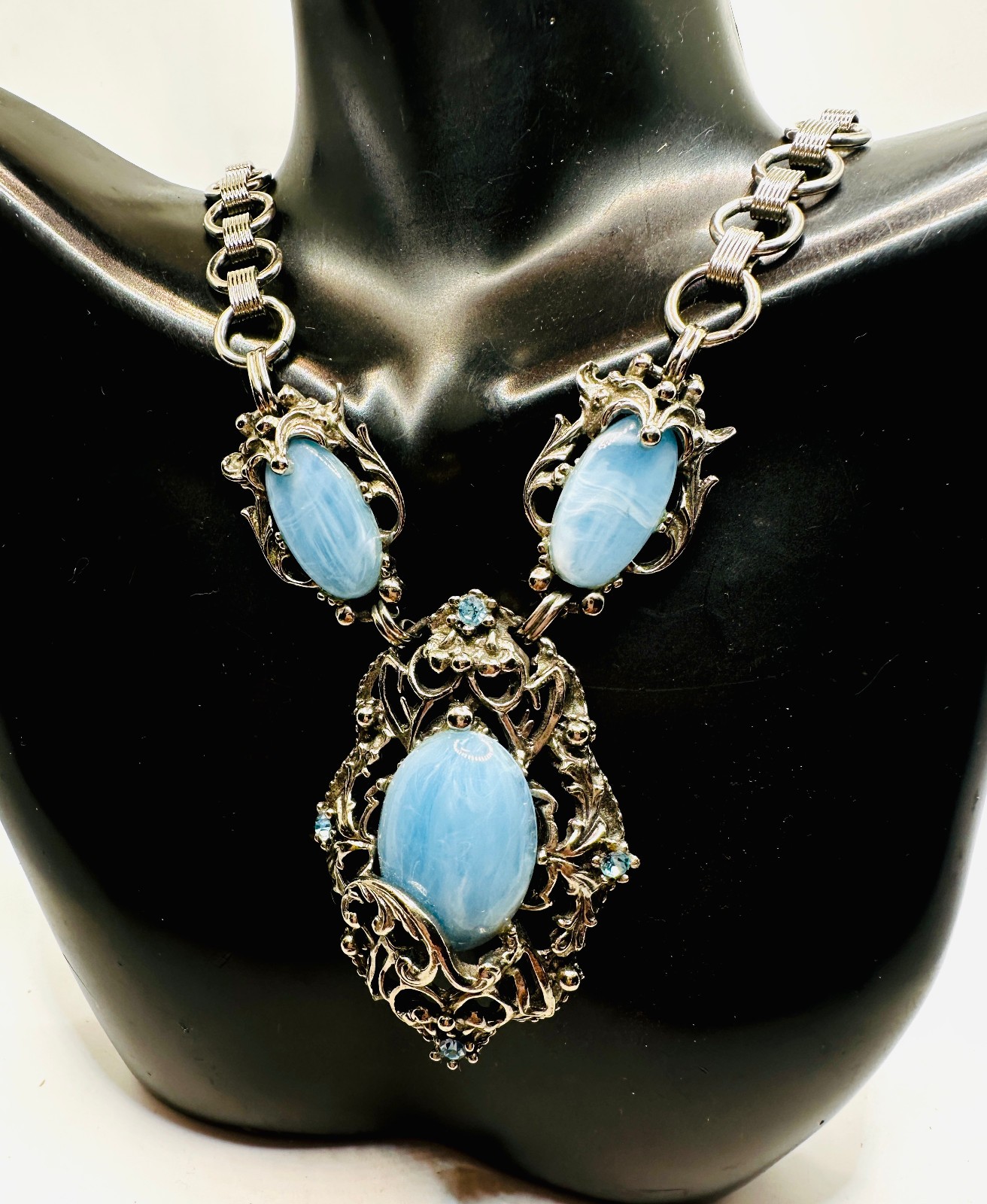 Vtg Ornate Nouveau Style SILVERTONE Faux Larimar Cabochon NECKLACE 18″