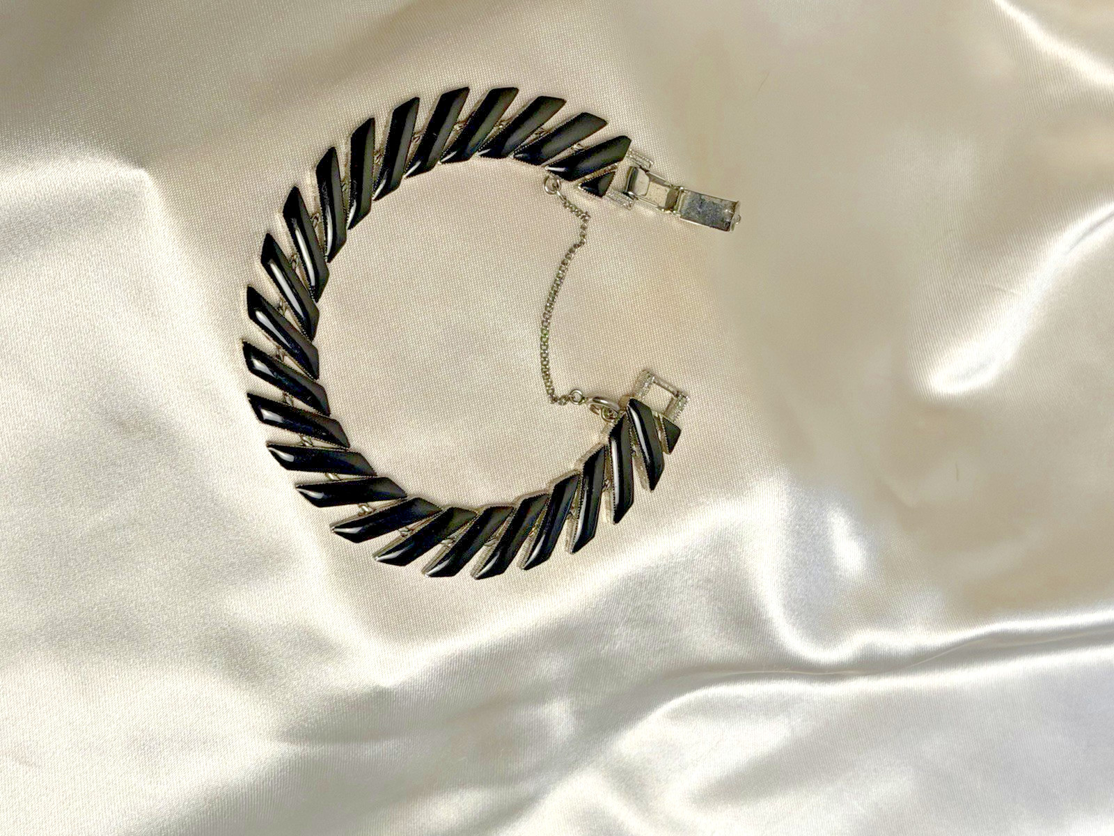 Vintage Silver Tone & Black Link Bracelet – Sleek Articulated Design 7″