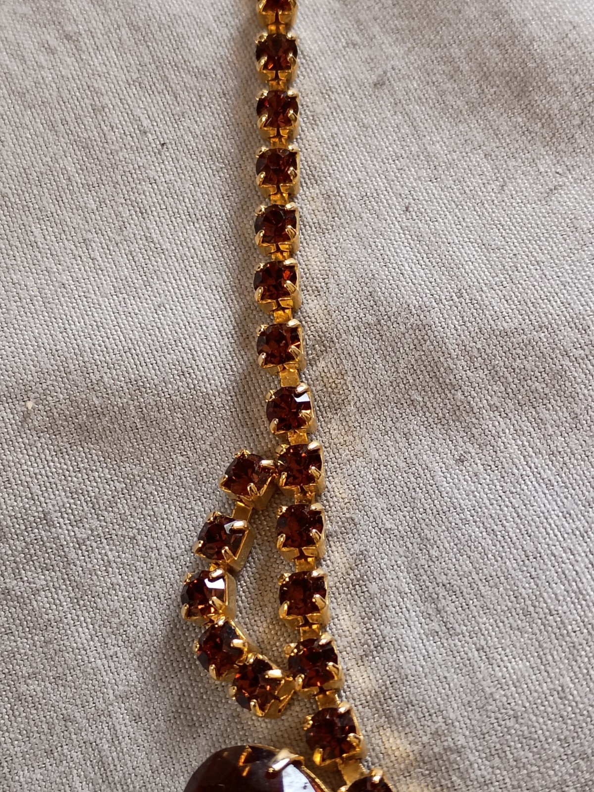 Vintage 14″ Root Beer Color Rhinestone Choker Necklace.