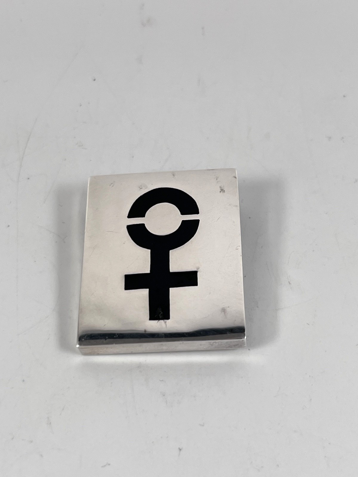 VINTAGE FORBES STERLING SILVER BLACK ENAMEL FEMALE SYMBOL MODERNIST PIN BROOCH