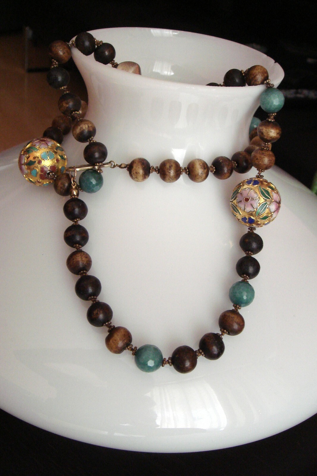 VTG GARA DANIELLE WOODEN,STONE,ENAMEL GOLD TONE BEADED STRAND NECKLACE.