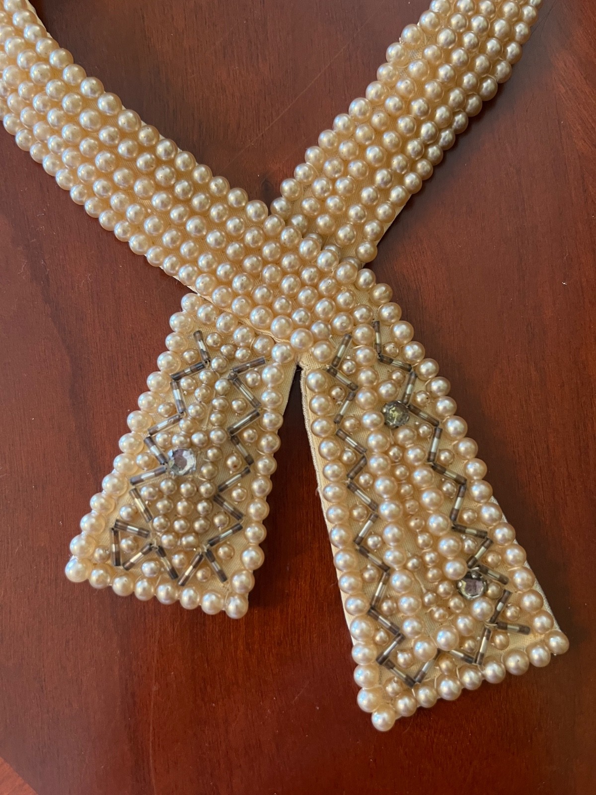 vintage 1930s- 1950s pearl & beaded choker. Excellent condition.