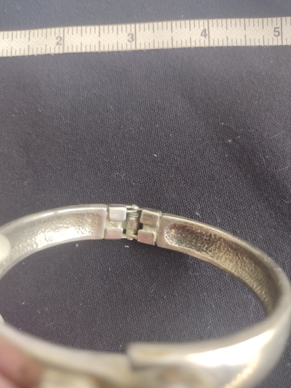 Sterling Silver Vintage Hindged Bracelet. 64 grams