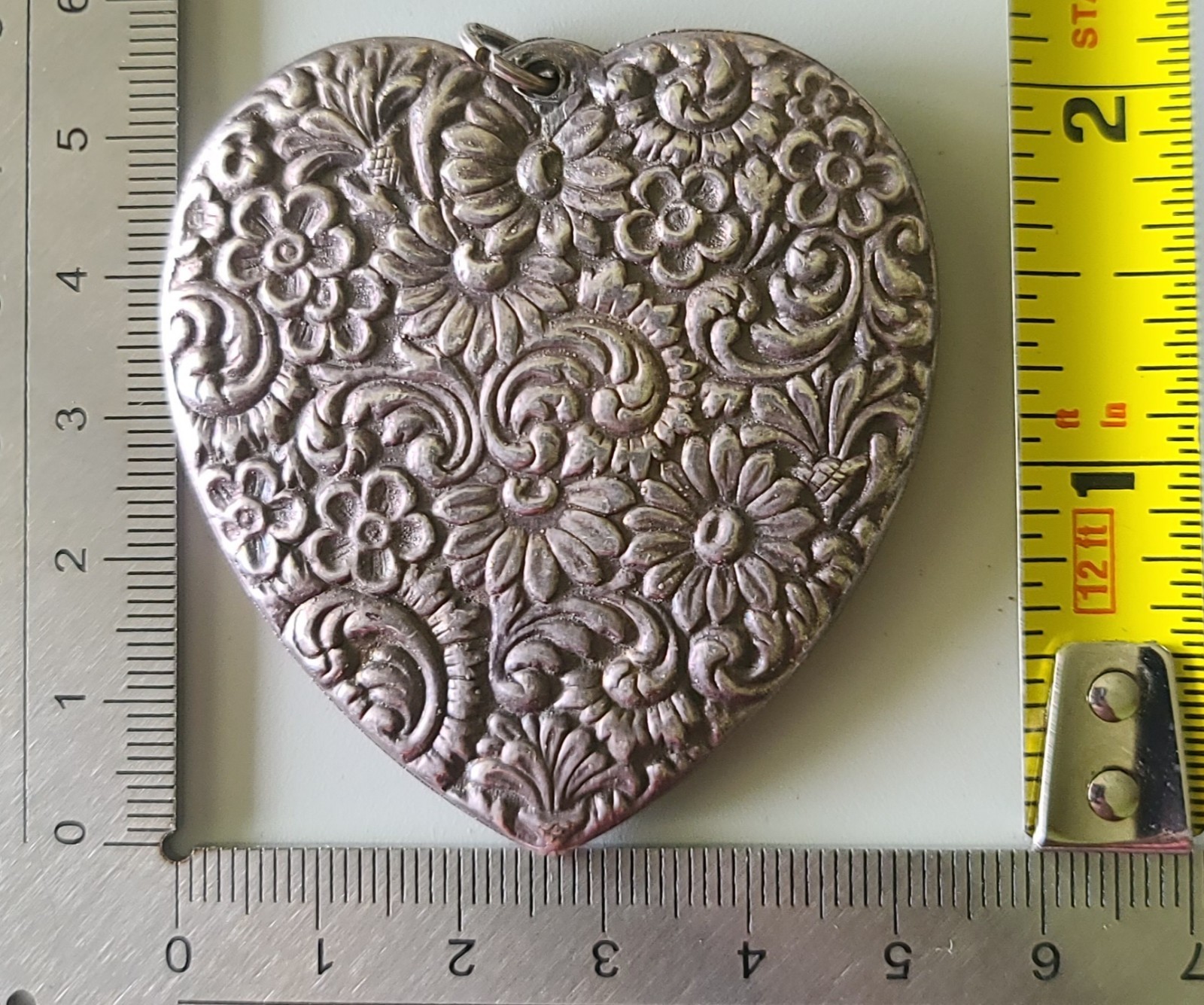 925 Sterling Repoussé Heart Pendant Floral Vintage Silver 21.4g 2″ X 2″