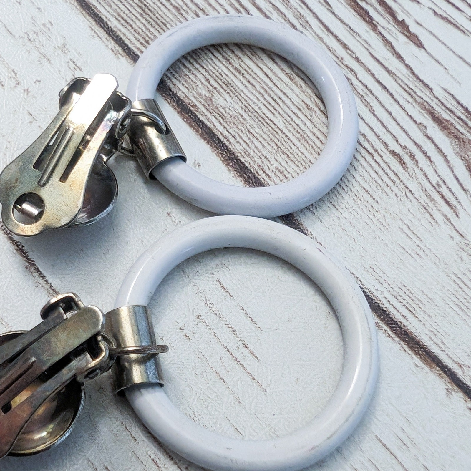 Vintage Clip On Earrings – Off White and Mirrored Silver Tone Dangle