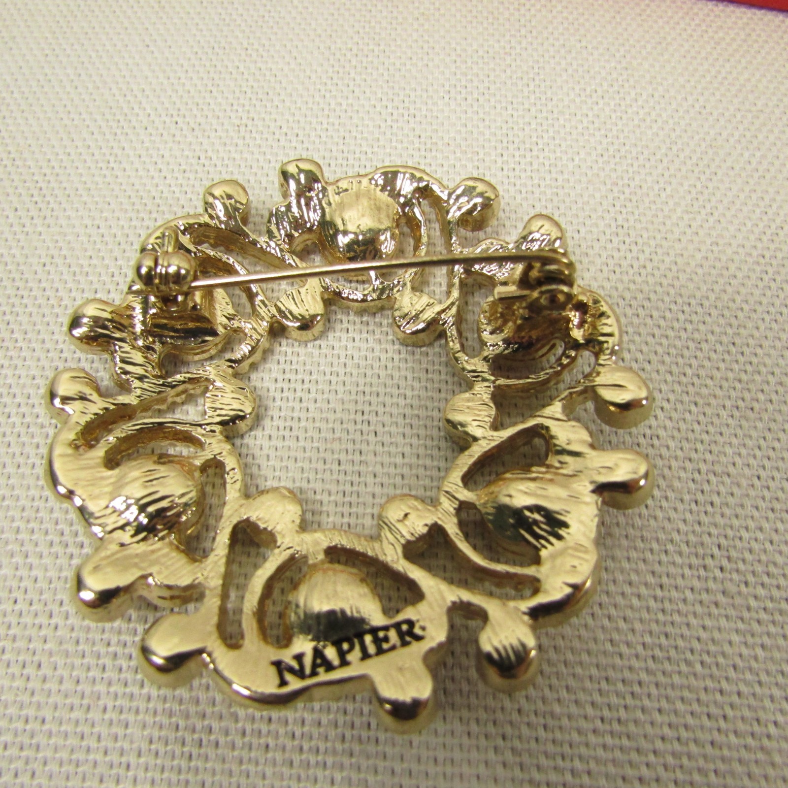 Napier Wreath Brooch Pin Gold-tone Rhinestone Red Pink Purple Almost 2″ diameter
