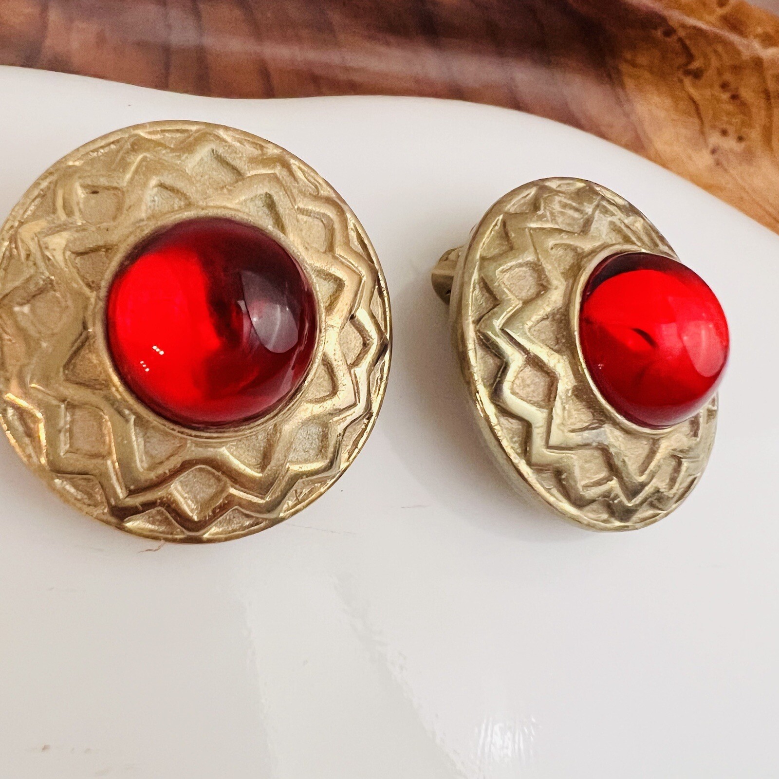 Vintage Galleria Gripoix Glass Earrings Cabochon Clip On Red Gold T Round 4620