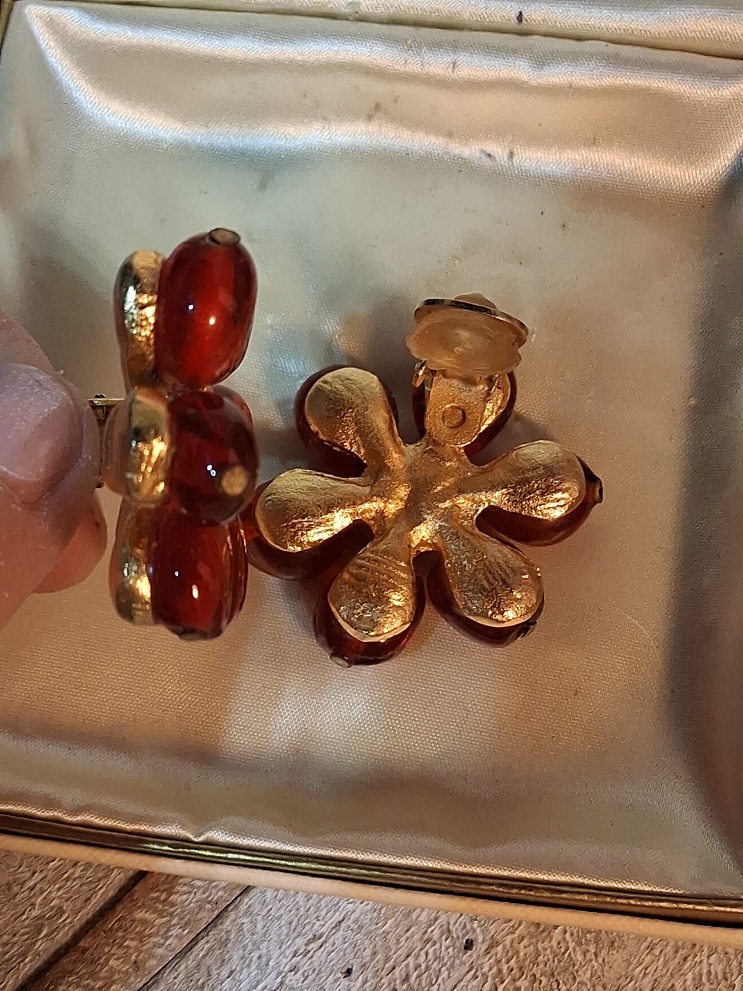 Vintage Red & Green Gripoix Glass Gold Flower Clip-On Earrings Stunning!