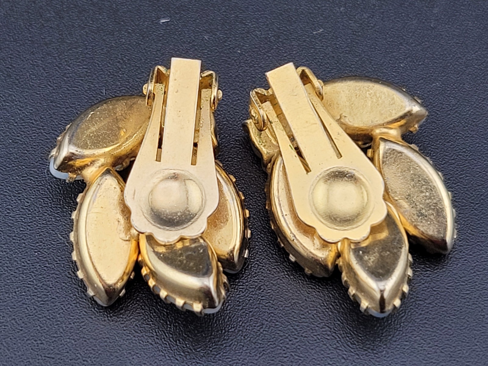 Vintage Aurora Borealis AB Gripoix Glass Rhinestone Clip Earrings Gold Plated 1″