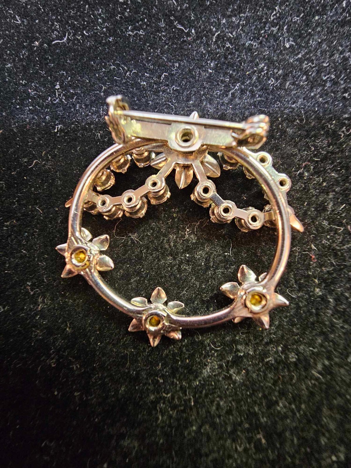 Vtg Silvertone Brooch Pin Floral Flowers Leaf on Round Circle- S81