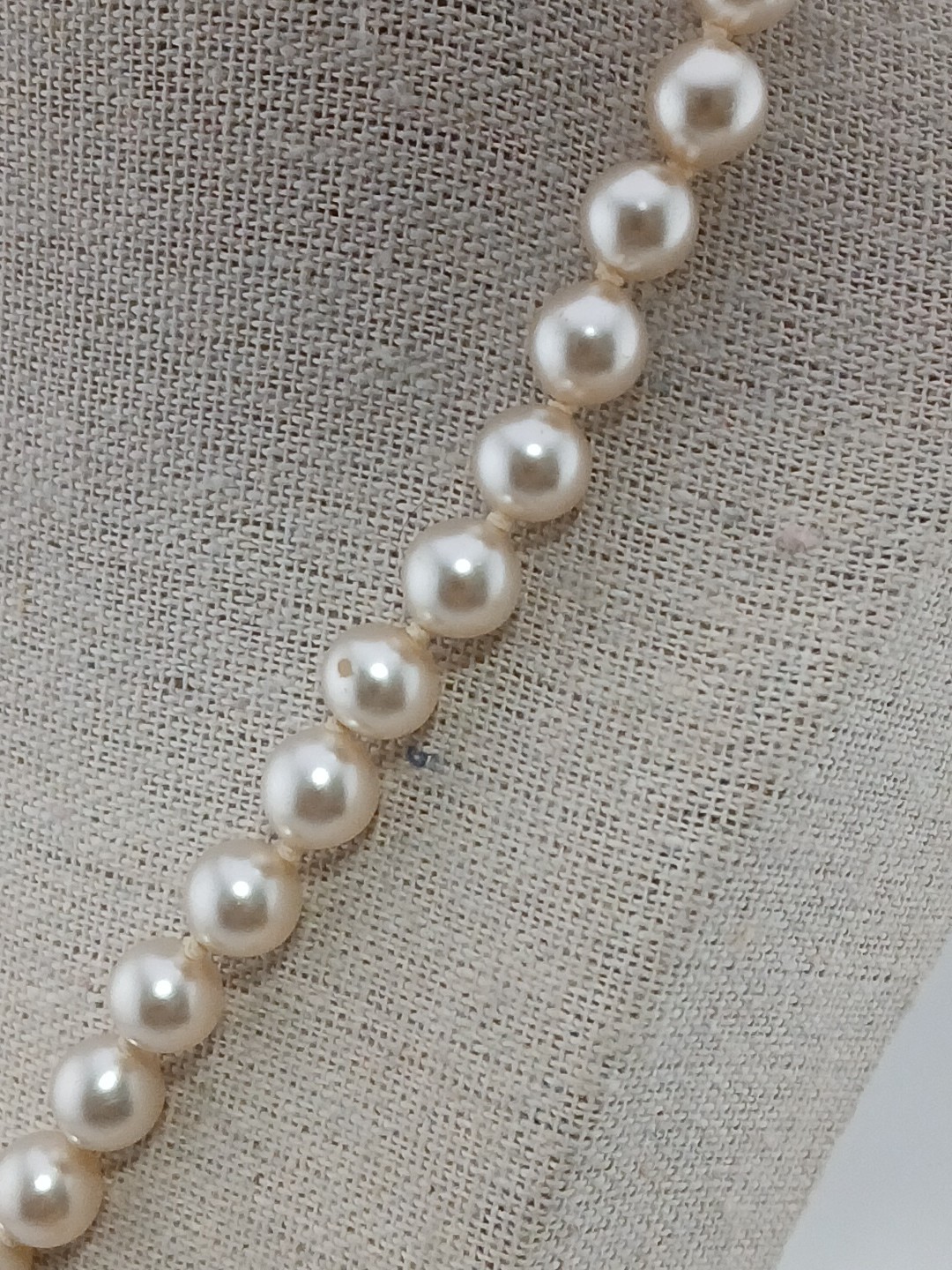 1950s gold tone 17.5 in hand knotted 1.5mm ivory glass pearls necklace