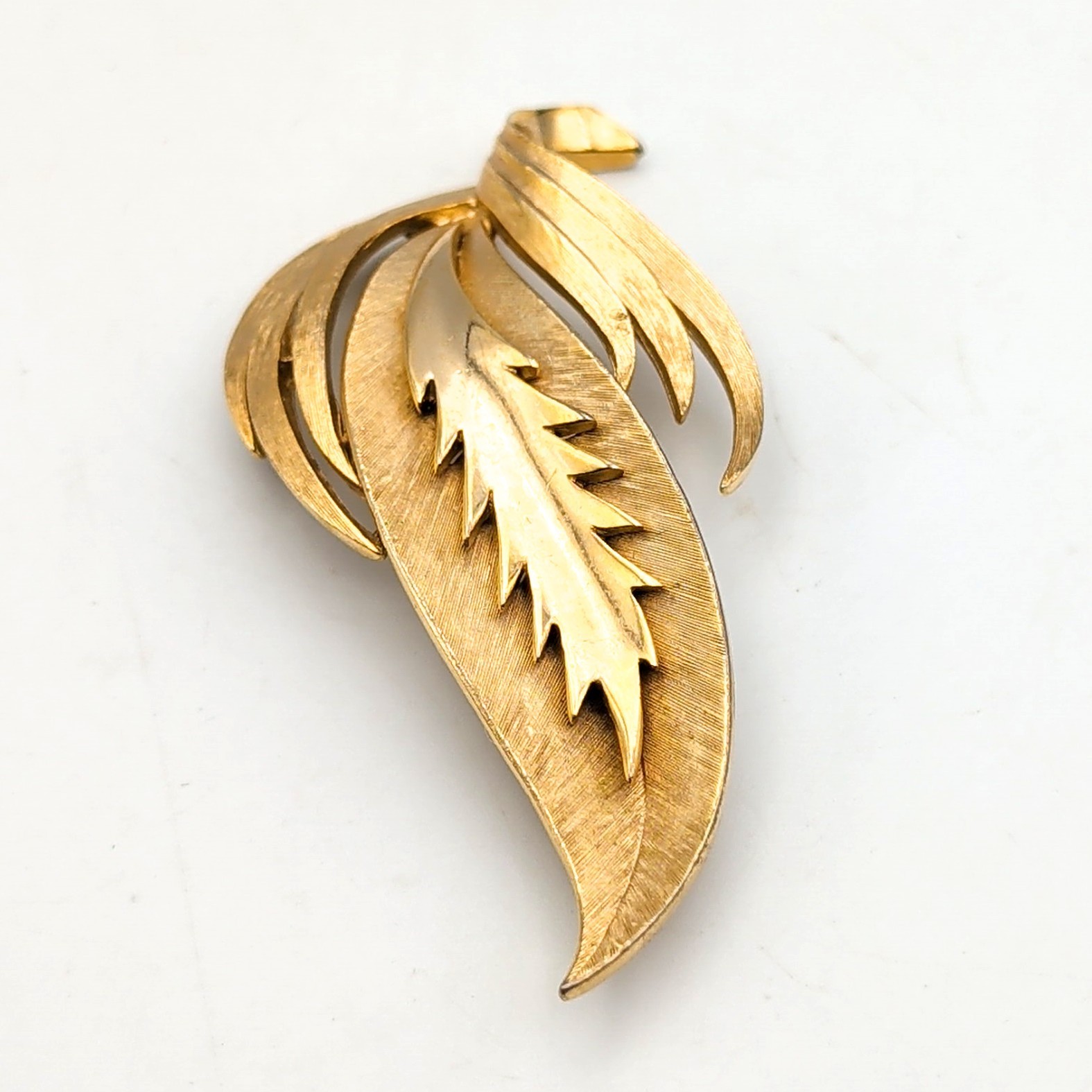 Vtg Crown Trifari Gold Tone Brushed And Polished Leaf Brooch Botanical 3″