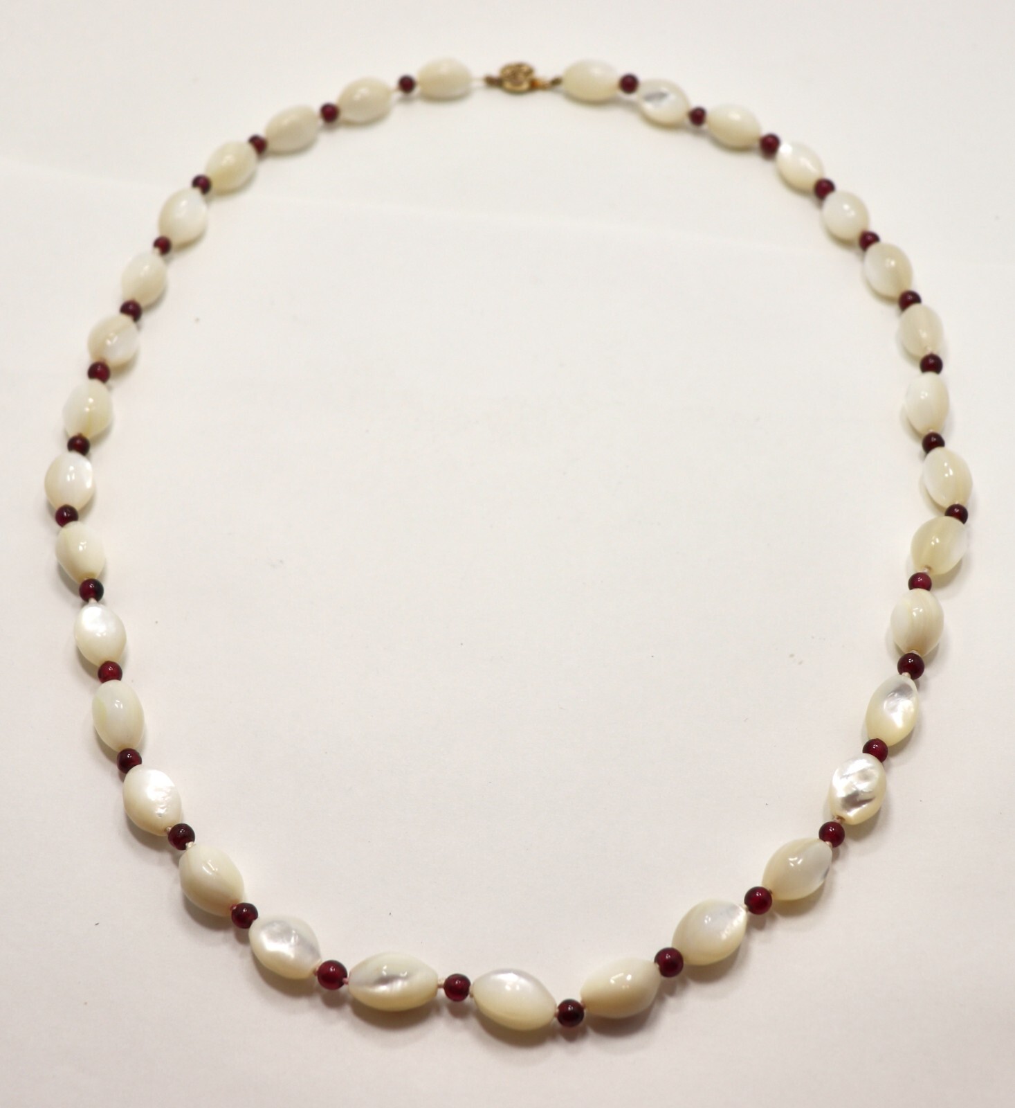 VINTAGE MOTHER OF PEARL & GARNETS HAND KNOTTED BEADED NECKLACE STERLING CLASP