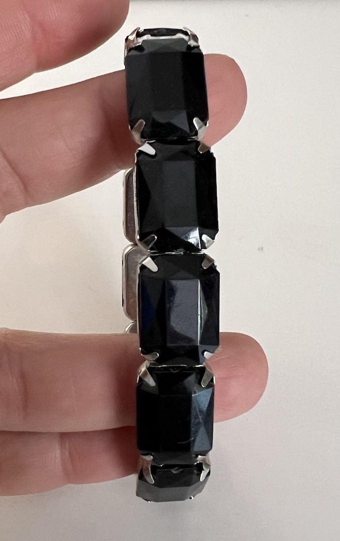 Costume Jewelry Stretch Bracelet 6” Black Acrylic Silver Metal Very Light B#13