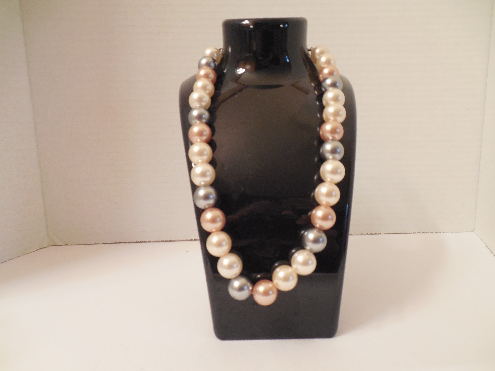VINTAGE LARGE CHUNKY PEARL NECKLACE , GRAY, PINK AND IVORY